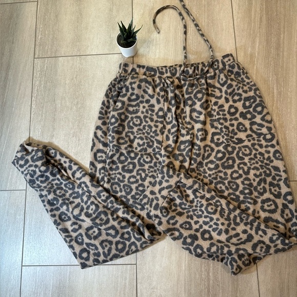 Leopard print Size medium fuzzy cozy pants - Picture 1 of 8